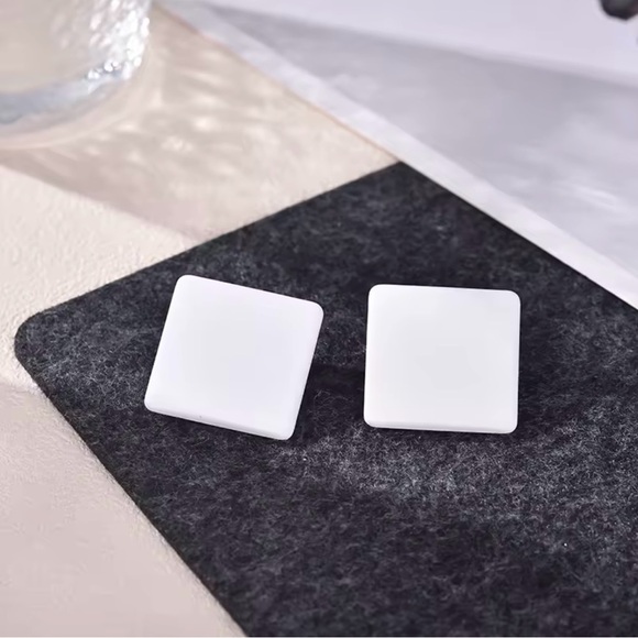 20-Pair Flat Square Stud - Handmade Earrings - Picture 5 of 5